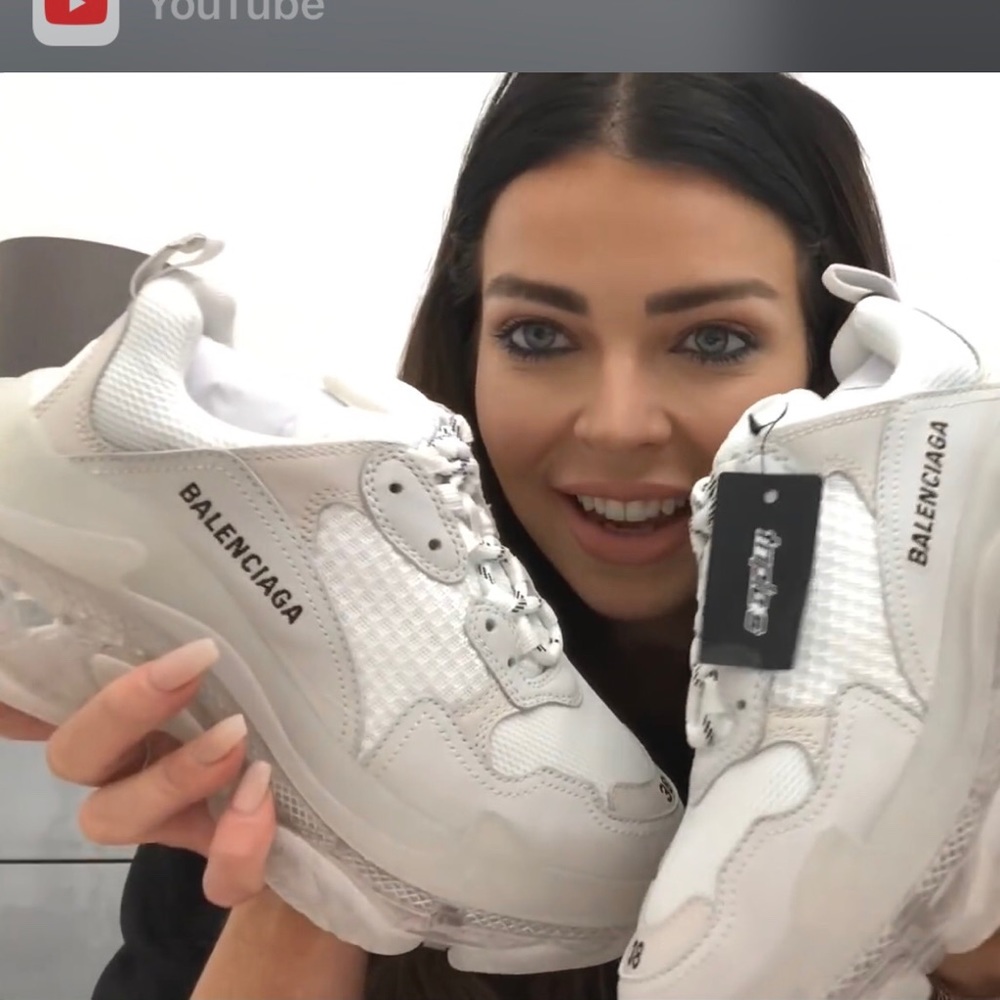 Balenciaga logo
